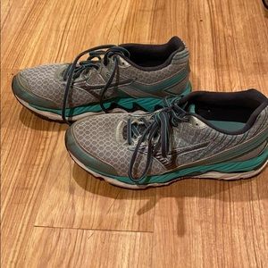 Mizuno Women’s sneakers